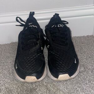 Nike Women's Air Max 270 
8.5